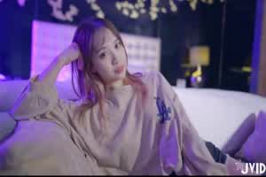 jvid韩风正妹桃桃 摆动少女的嫩臀  背景图片