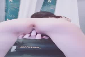 Yuki 南国舞娘 洁白躯体黑丝自慰  背景图片