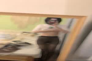 短发美女用自慰棒爽的不要不要  背景图片