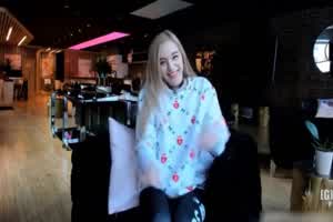 韩国女团成员私密AI换脸  背景图片