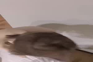 91女神少女涵菱 骑马仰天淫叫  背景图片