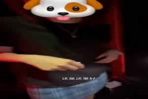 小母狗终究就是小母狗，只能站着尿尿  背景图片