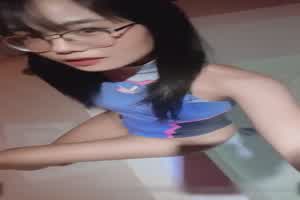 cosplay 眼镜dva陪你一起泡澡  背景图片