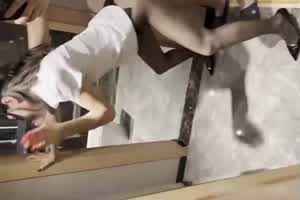 91最猛大神-黑丝高跟母狗的绝悟，扇自己真是毫不留情，被主人驯服的一条好母狗  背景图片