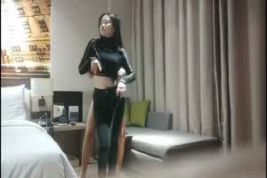 高颜值前凸后翘小骚货，白皙美乳，吹箫含玉猛抠骚穴，侧插特写超刺激‘快点给我，洞里面火辣辣的’  背景图片