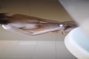 偷拍女友洗澡在床上口交流出满满白浆  背景图片