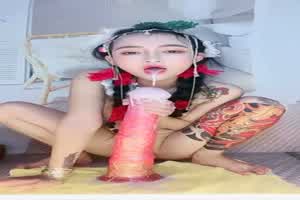 【调教重门】体验比驴屌还大的鸡巴插入骚穴  背景图片