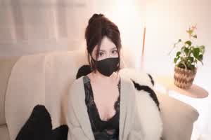 「同学的妈妈」饥渴少妇未能经受住肉棒的引诱  背景图片