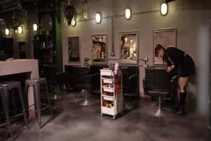 〖吴梦梦〗性感巨乳身材美妆师的诱惑  背景图片