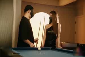 【极骚❤️爆乳荡妹】台球赌注输了献身，掏枪直入一杆进穴，抽送紧裹吸茎肉便器，滚烫榨射精液。  背景图片