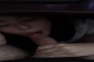 女秘书办公桌下面帮老板申请脉脉磨豆浆  背景图片