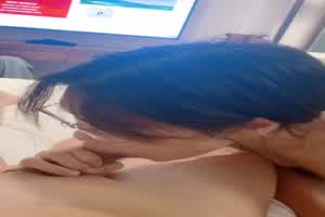 七夕了女朋友给我吃肉棒，有点害羞  背景图片