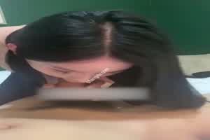 骚货一直吃 真的快受不了  背景图片