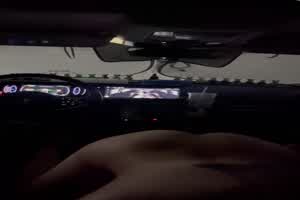 好个车震口活！等不到饭店就开始操了都  背景图片