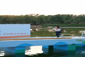 门事件 落水内衣都要走光  背景图片