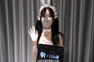 原创 cola酱 粉嫩贴心女仆 按摩性爱服务  背景图片