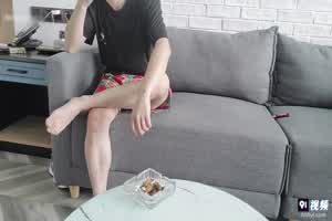 原创完整版 米拉学姐 新进女秘书的潜规则  背景图片