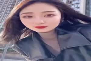 高挑又丰满的身材 邻家御姐的气质女人味十足  背景图片