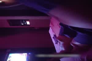 大哥酒店嫖娼记，漂亮美女服务贴心到位，脉脉含情吃屌，舔乳头  背景图片