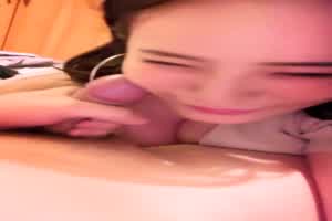 一线天无毛小白虎。。。  背景图片