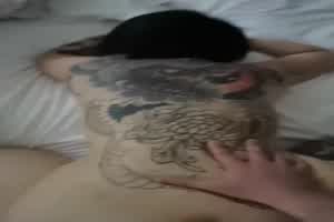 就喜欢这种_满背符文的精神小妹_带劲  背景图片