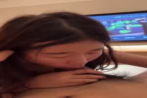 刚开始开发调教的母狗 很多技能都还没有解锁  背景图片