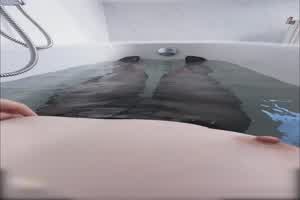 柚子猫 大长腿黑丝泡鸳鸯浴足交  背景图片