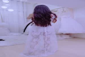 去婚纱店都忍不住开始做  背景图片