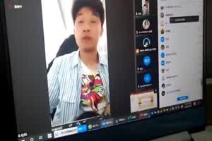 毕业答辩女友蹲在下面口交  背景图片