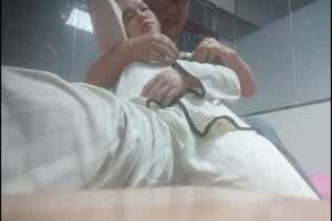 “爽~爷爷”00后收割机，一线天乖女孩，粉嫩多汁爆操爽翻！  背景图片