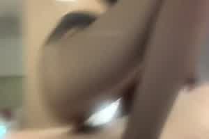 精彩淫语对白，在家音乐助兴骑乘位抽插，并且说明晚还让我操！  背景图片