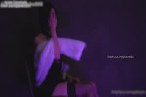 诱惑巨乳黑丝极品性爱  背景图片