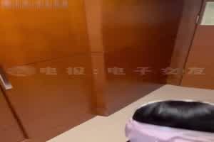 拥有个女仆小母狗是怎样的感受？口活也是好的，舔到头发都乱了  背景图片