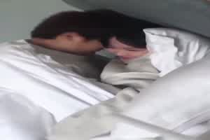 【中学生】当着同学做爱，野战，摸奶，WC看黄片自慰的小女孩！独家9分32秒河南实验高清有声娇喘原版！  背景图片