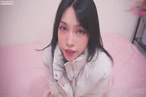 性感表妹用火辣裸体阻断了我得“NNN”（十月不射）挑战，忍不住后入内射了表妹  背景图片