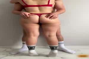 高挑女友扎了丸子头扮起可爱，安心享受她的服务  背景图片