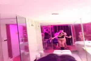 氛围感十足的酒店 厕所门前站立后入狂操小骚逼  背景图片