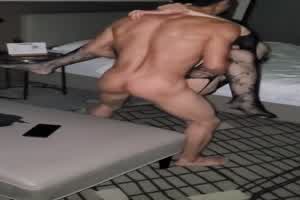 跟前男友打架。被他啪啪的打  背景图片