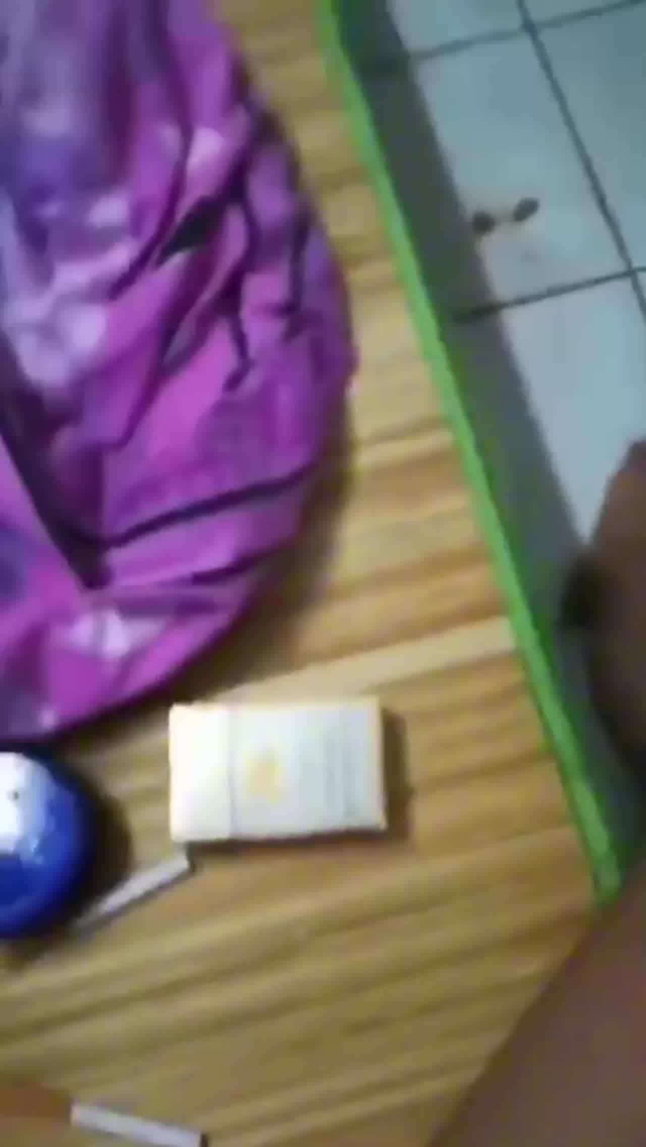  【校园霸凌】畜生未成年霸凌，[最新营养快线]事件！多部扒衣侮辱！殴打！甚至找男人强奸女同学！各种抠逼 的剧照5