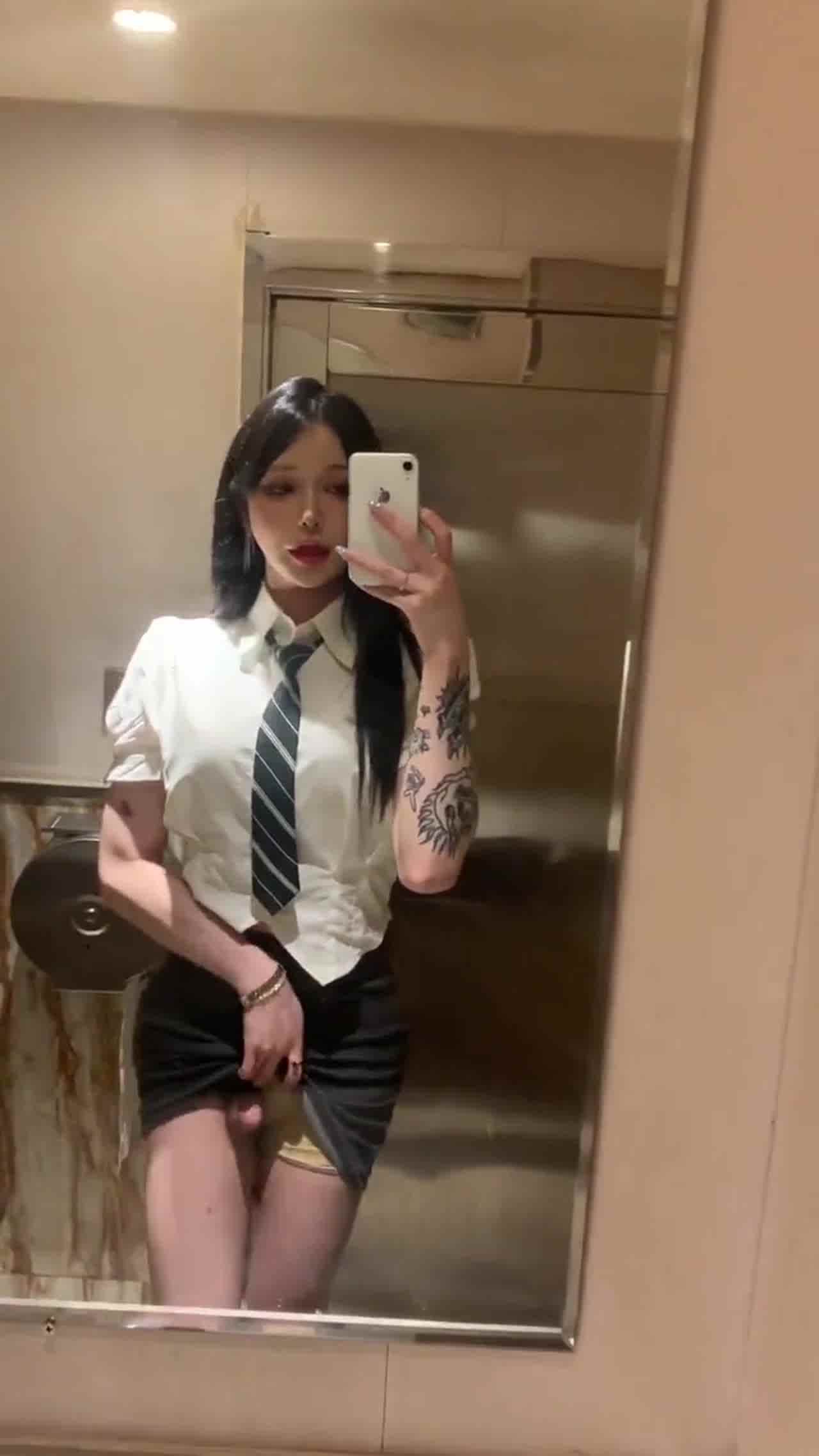  慎入 骚气满点的美女酷档里藏了个巨兽 的剧照10