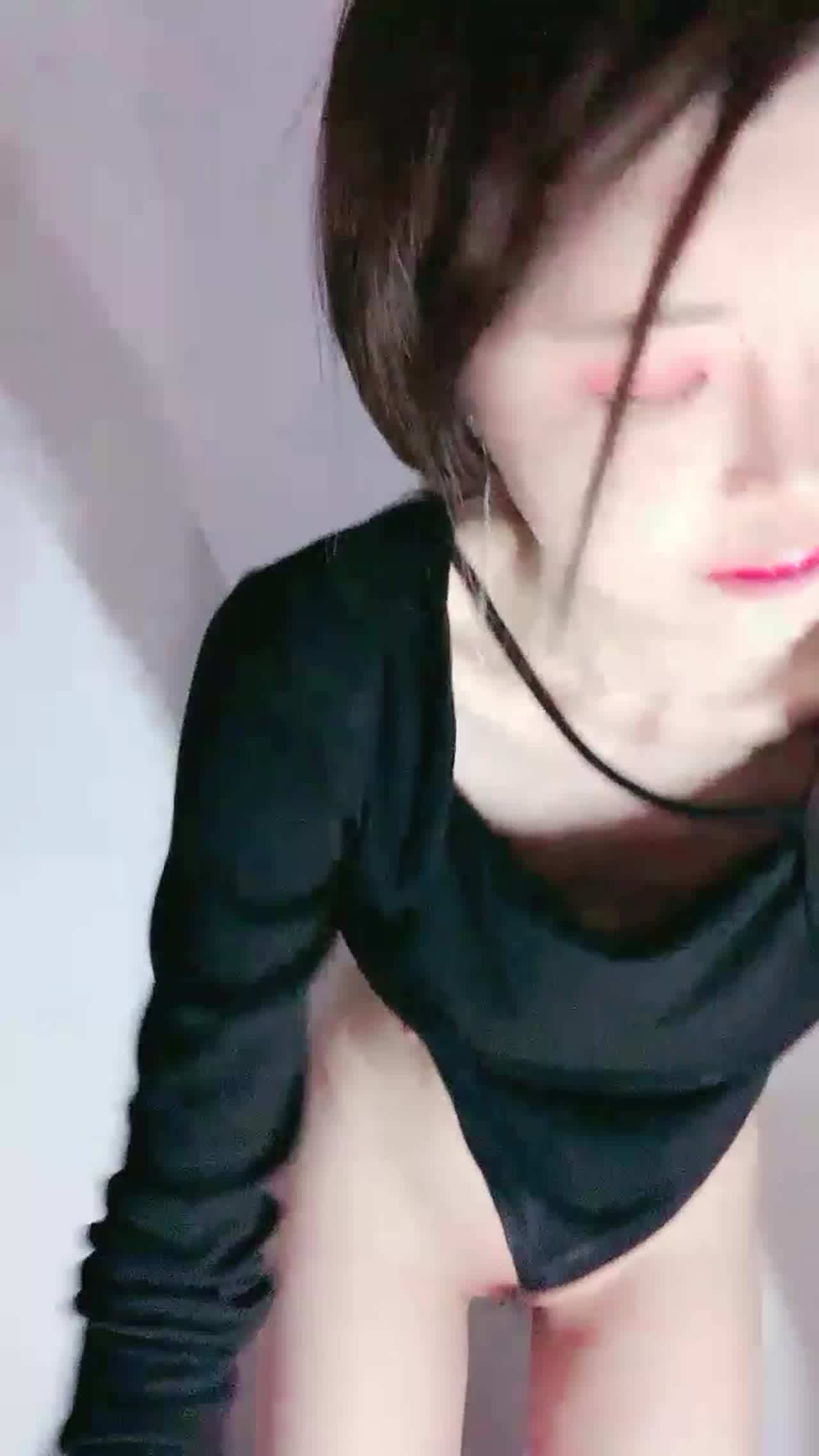  完美身材粉红奶头艳舞 的剧照3