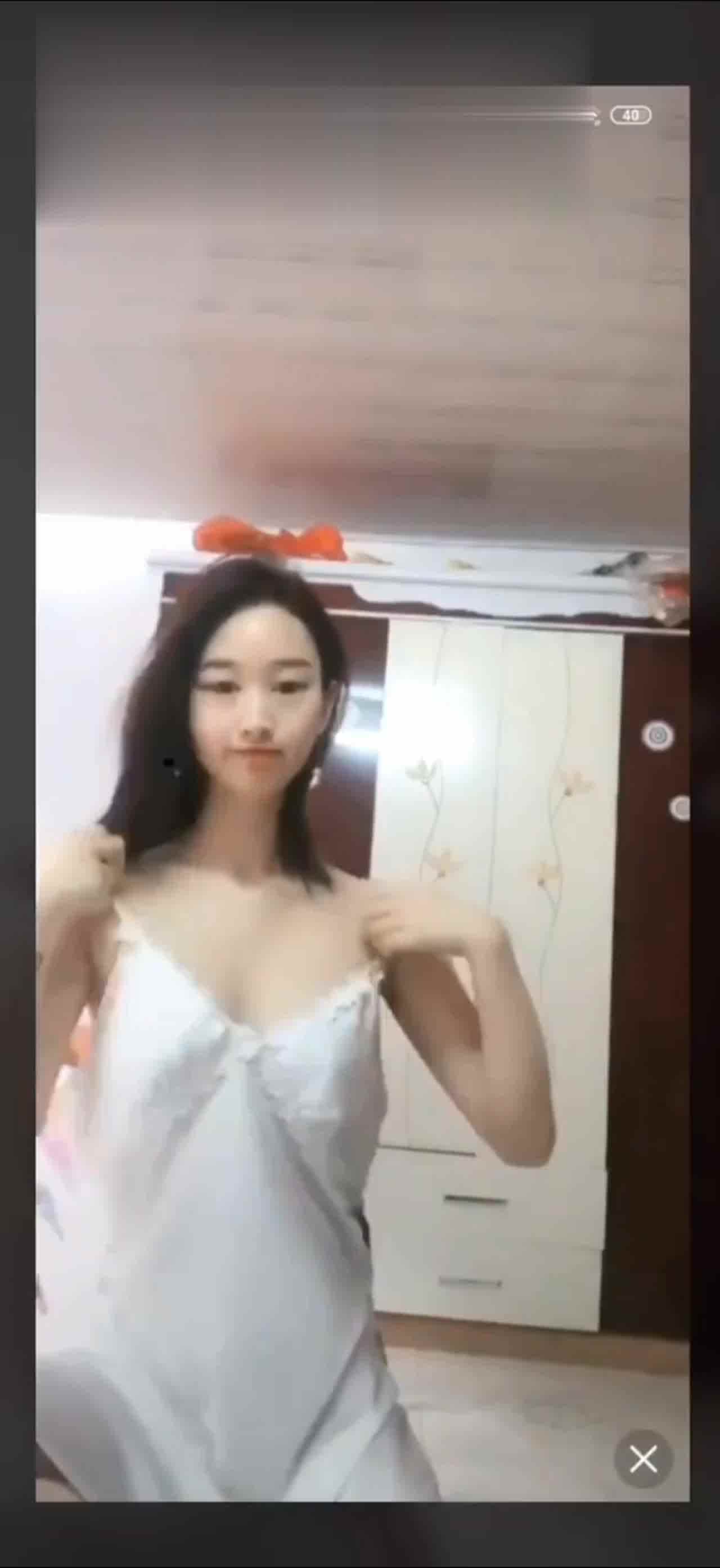  抖音走光系列-故意露奶 的剧照7