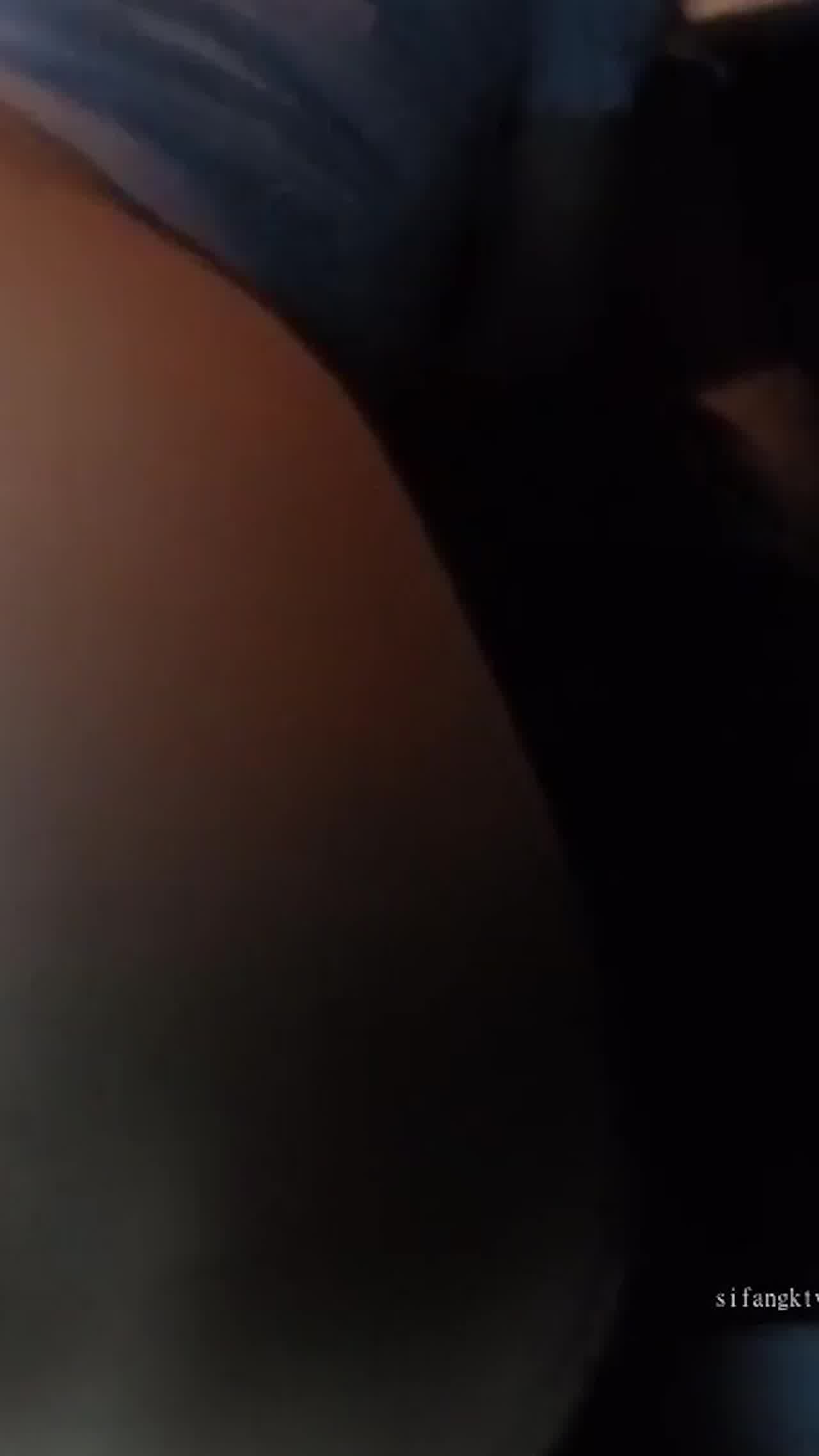  反差妹子欲望缠身车震开始 的剧照6