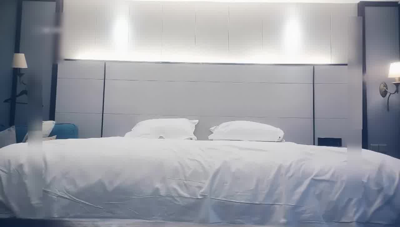  文静淡雅小姐姐，翘臀上居然纹着用力，上床极致反差‘大叔用力操死我’对白精彩，果然是个极品尤物！ 的剧照8