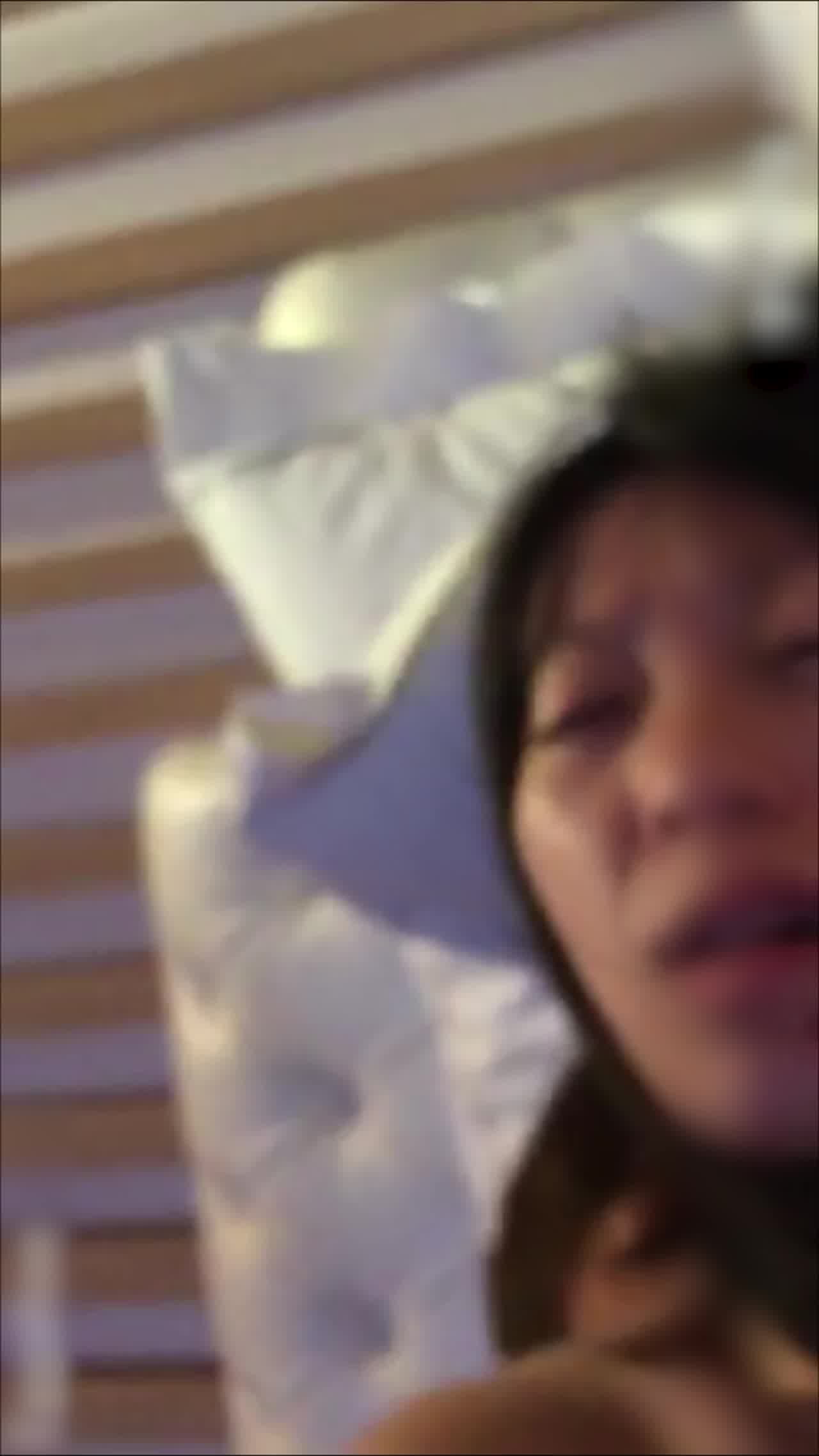  不学好学人家网恋奔现叫声真惨操的眼睛都迷离 的剧照3