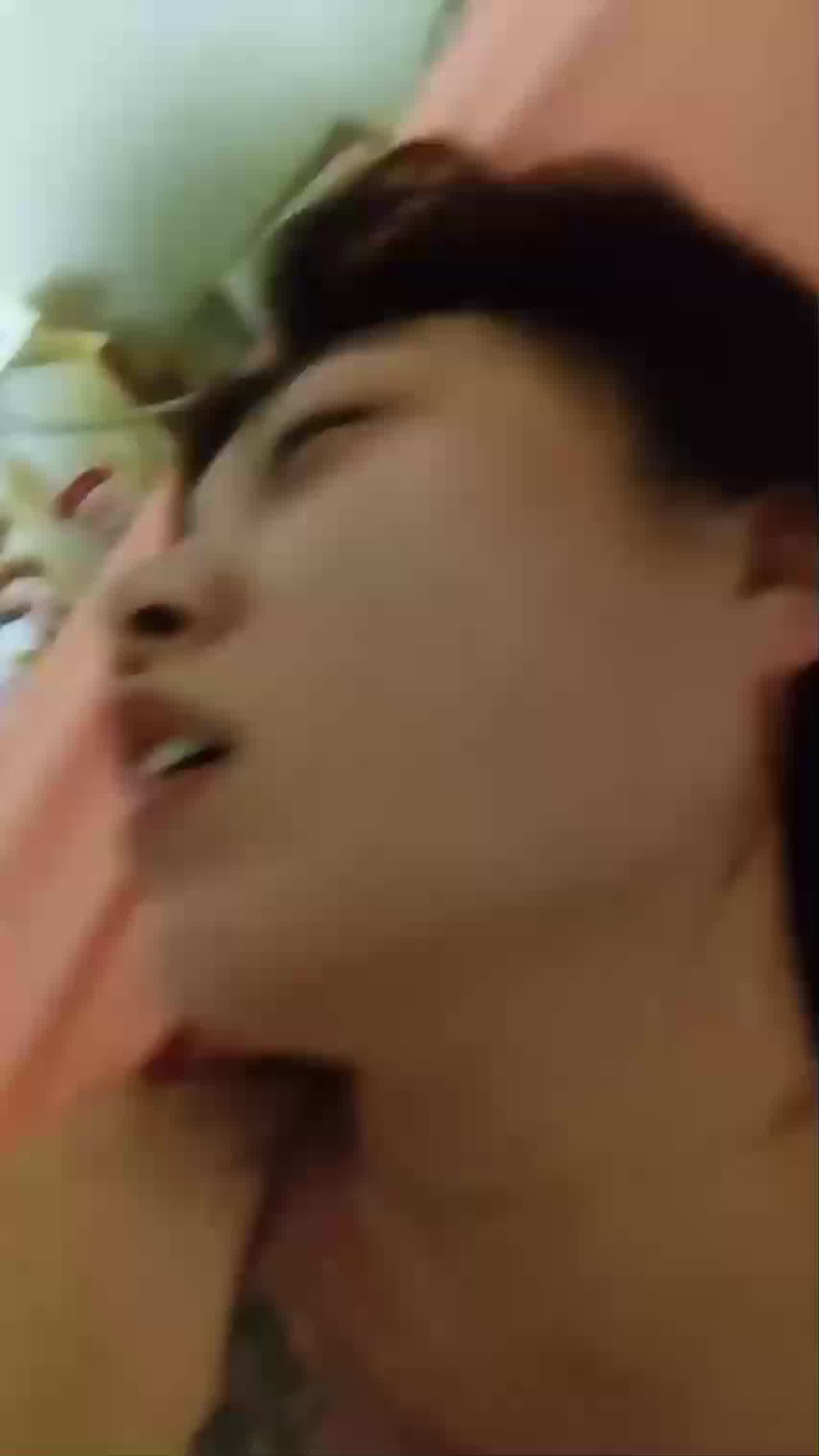  女同事喝醉被带回家给操了 的剧照3