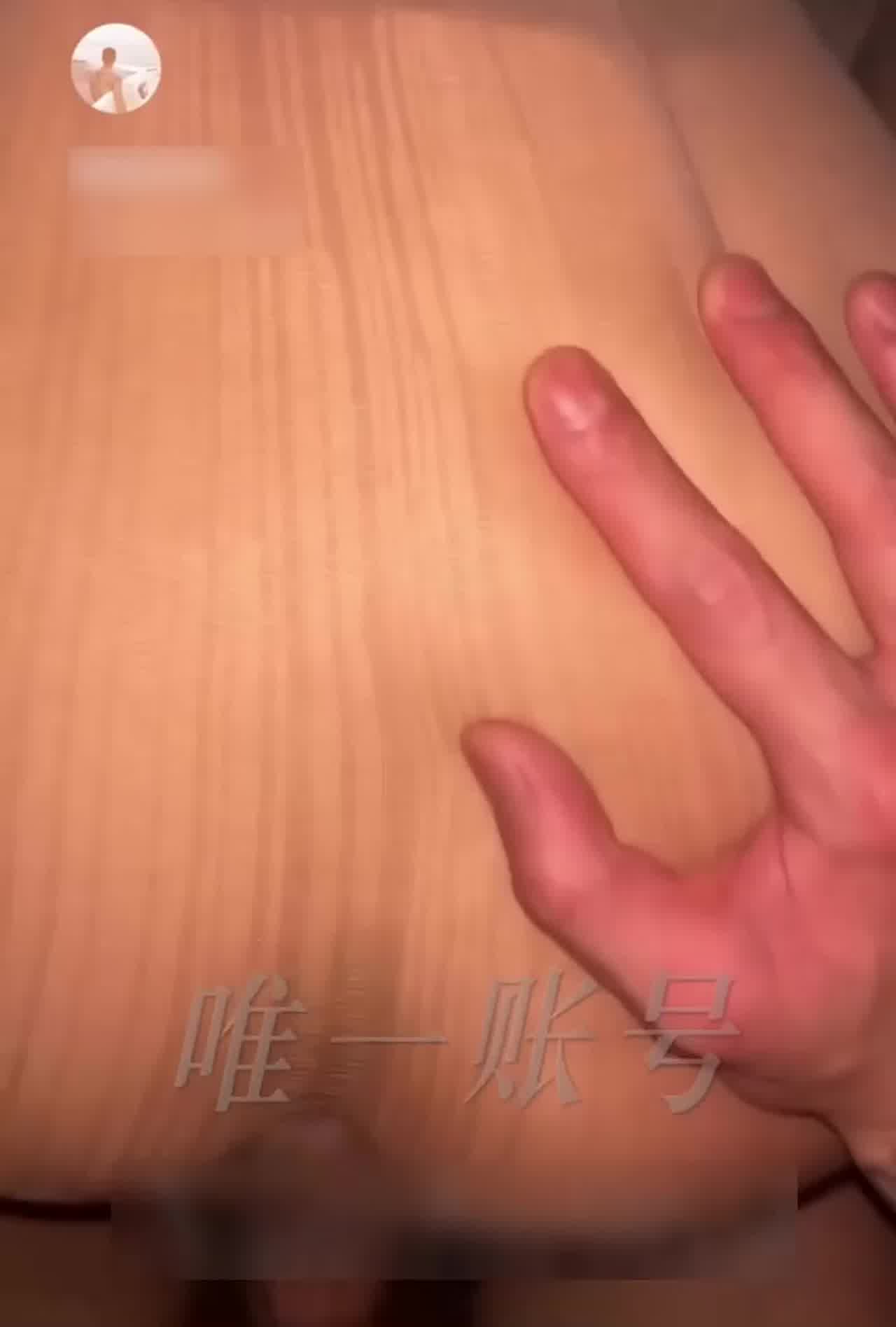  【看着抽搐的样子，是给她草爽了】爆操网瘾小母狗，大学生玩的真的花，插起来全是水，床上疯狂求饶！ 的剧照8