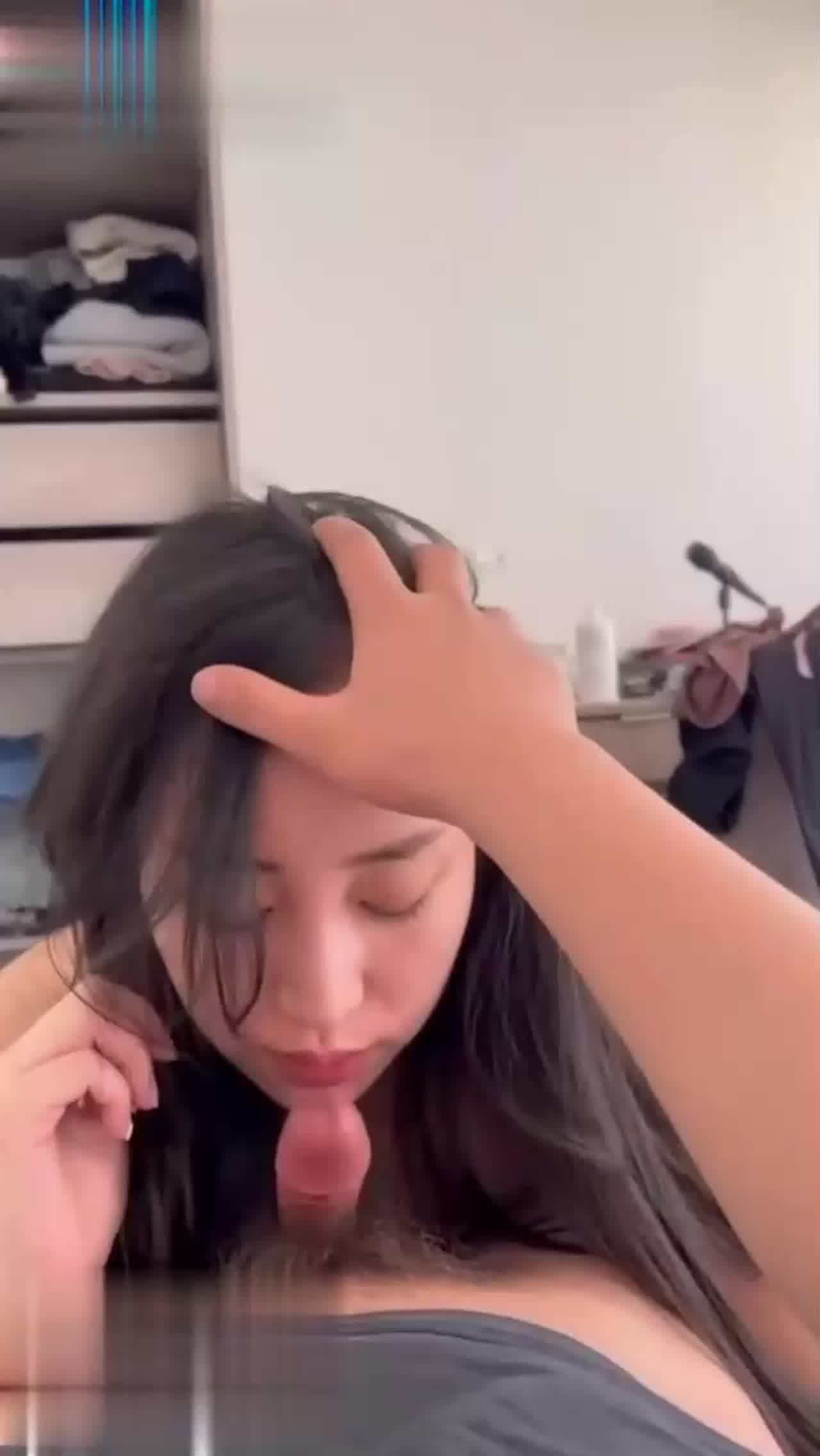  大瓜来袭独家爆料，抖音百万粉丝富二代『深圳湾小乐』和『DJ jumi小鲸鱼』口交性爱视频流出 的剧照6