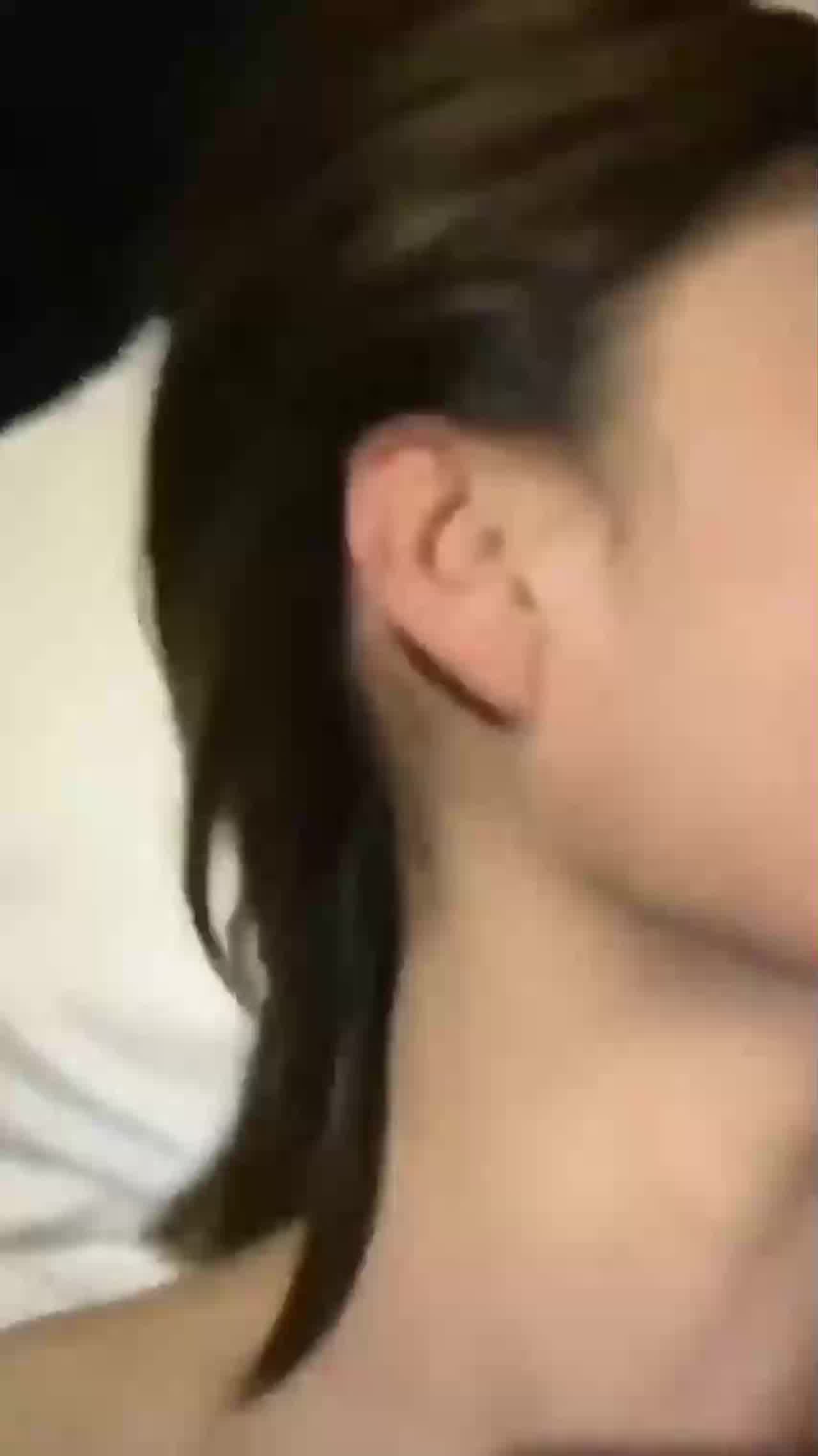  和反差女友酒店啪啪自拍 的剧照1