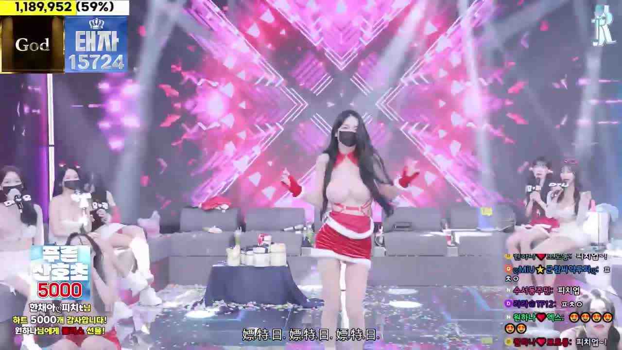  【小编推荐】恳请哥哥们观看的骚气圣诞节♥多人献身 的剧照10